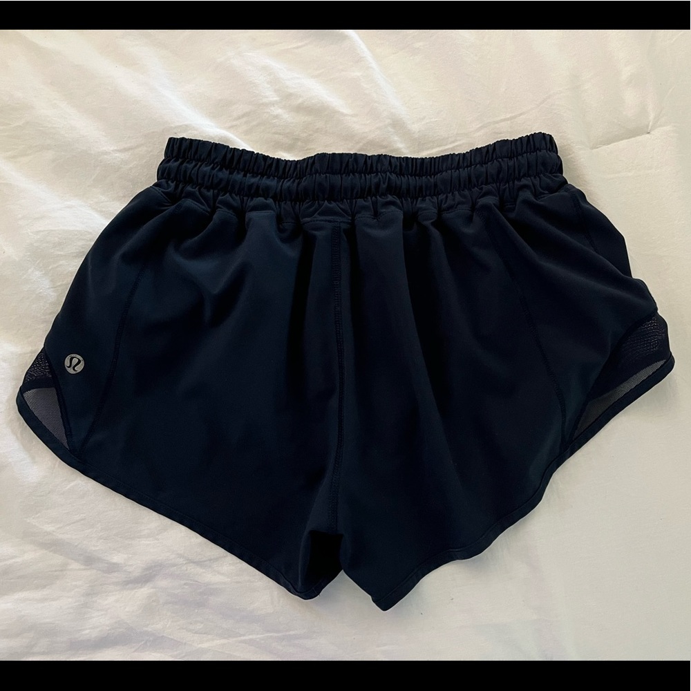 Lululemon hotty hot shorts size 4 // 2.5 in